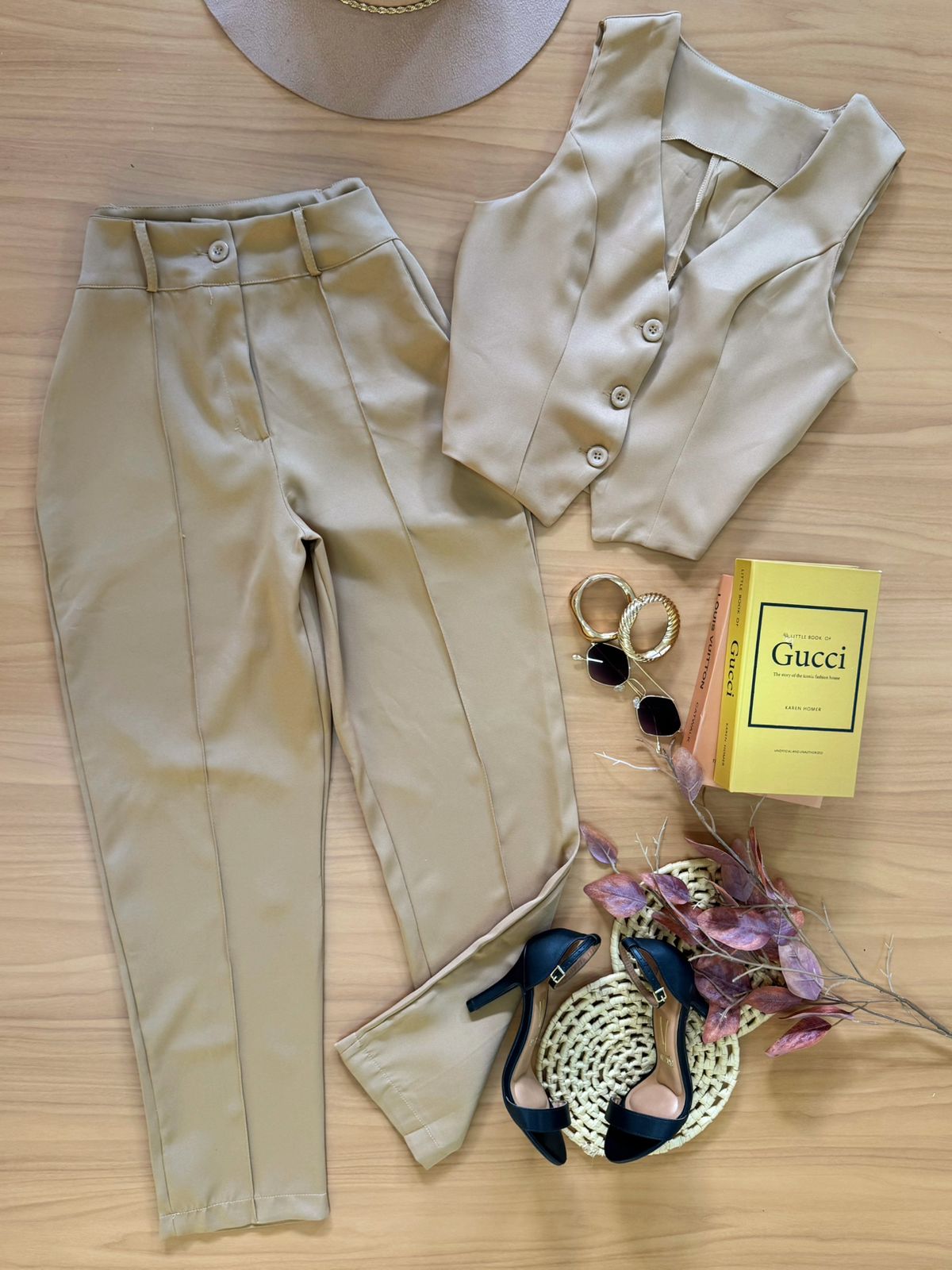 Conjunto Calca e Colete Suellen Capuccino