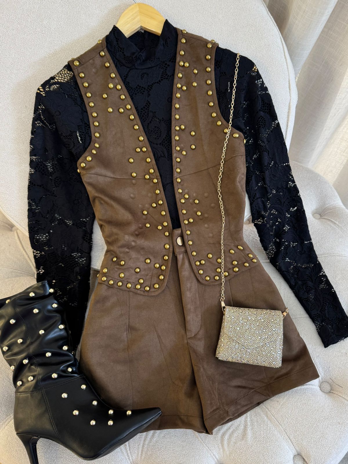 Conjunto Short e Colete Sued Molly Marrom