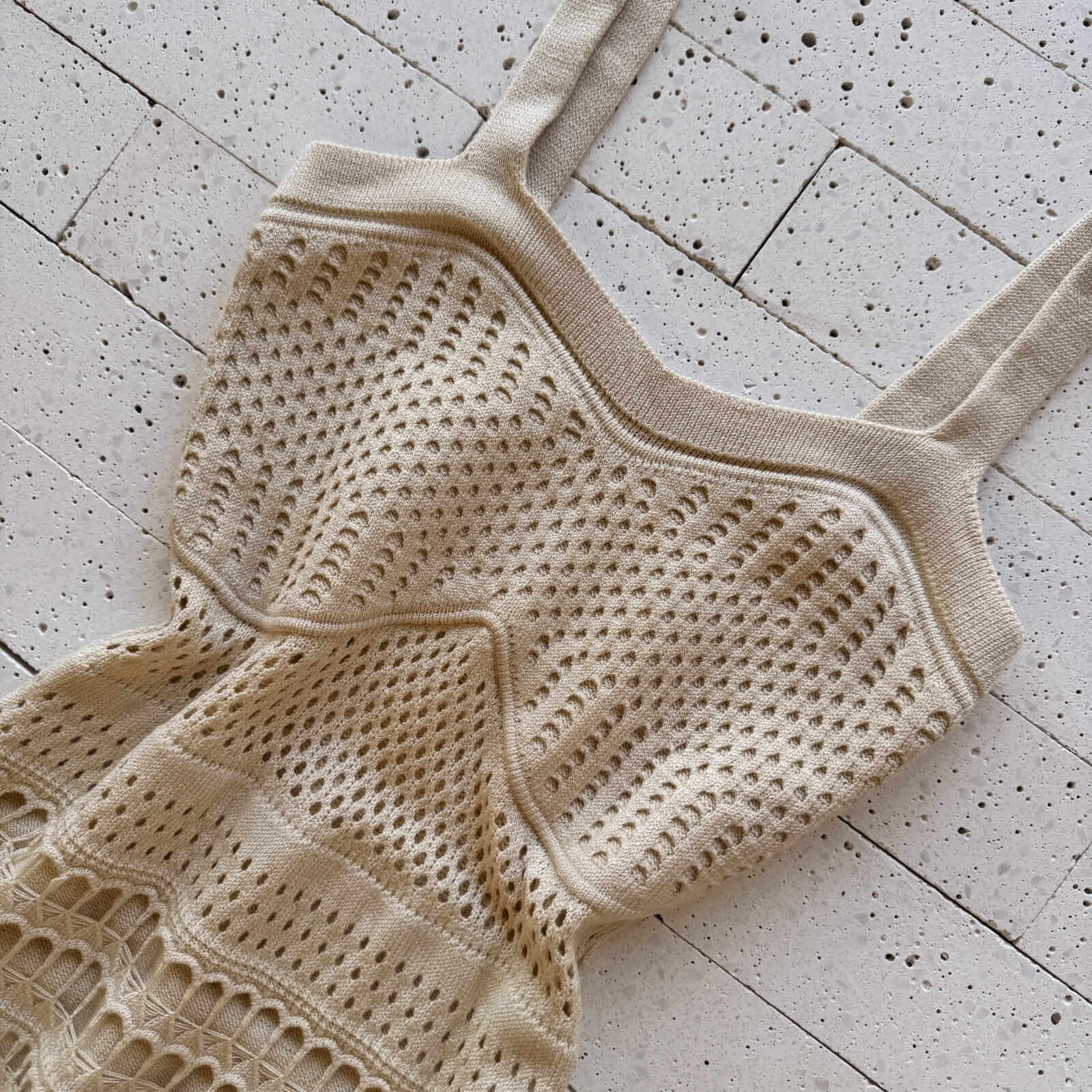 VESTIDO TRICO MIDI DETALHADO CREME