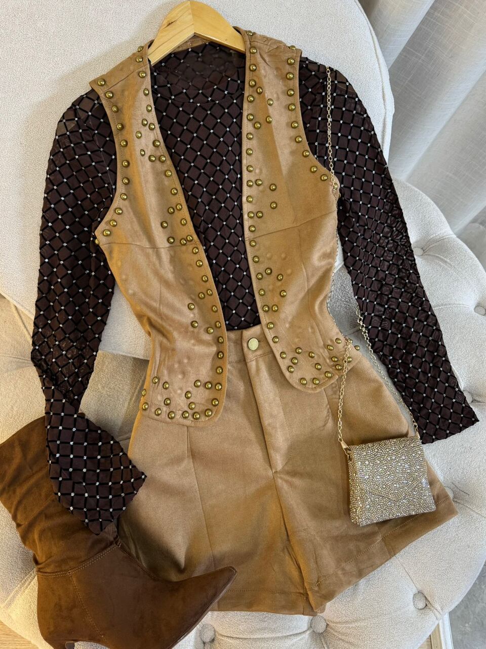 Conjunto Short e Colete Sued Molly Capuccino
