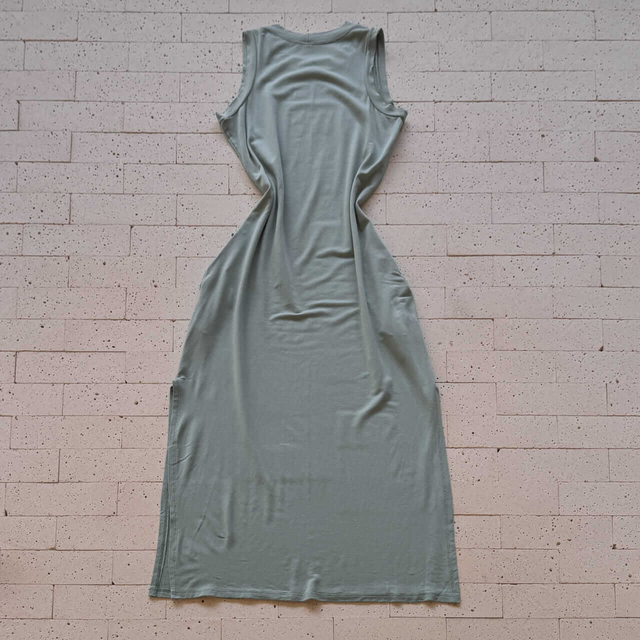 Dondoca_com_br Vestido Regata Midi Moletinho Com Bolsos E Fendas Menta