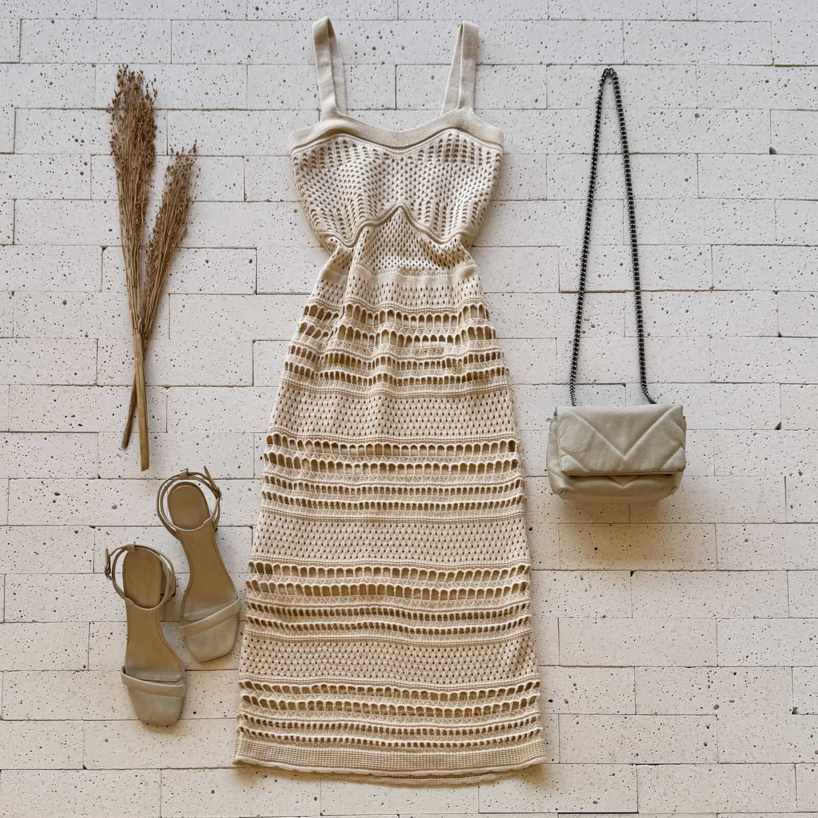 VESTIDO TRICO MIDI DETALHADO CREME